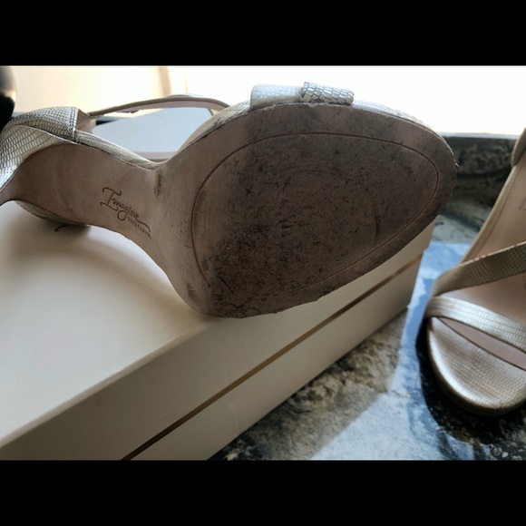 Vince Camuto Strappy Sandal Stiletto Heel Gold - Picture 8 of 8